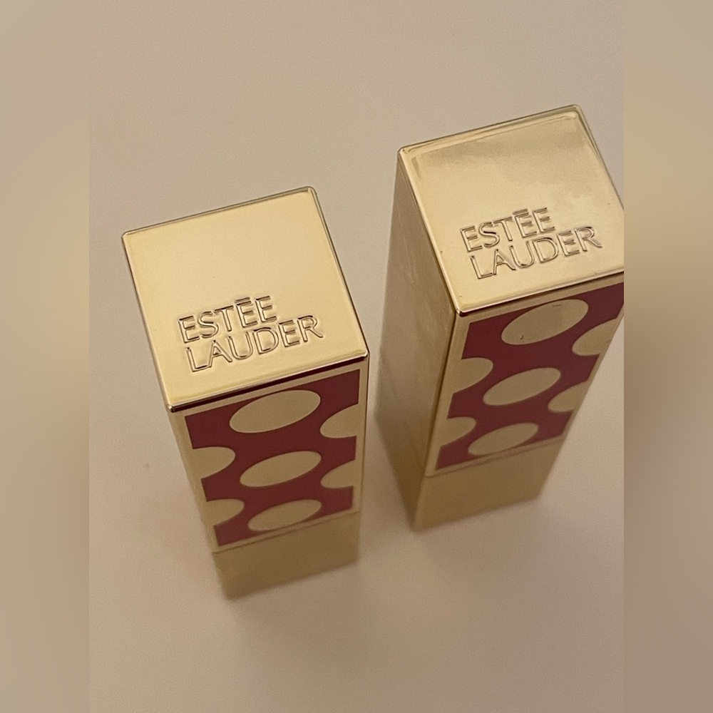 TWO Estée Lauder Red Ribbon lipsticks! Limited Edition Brand new, cost $84 new 💄 - Picture 3 of 6